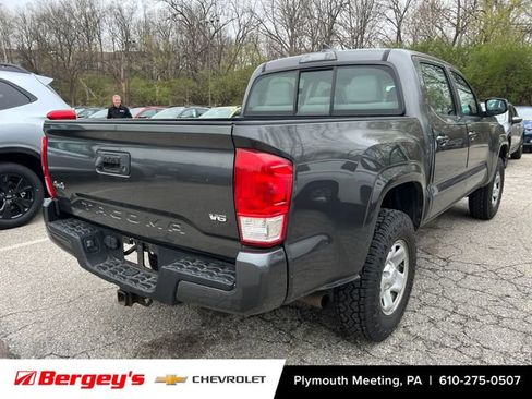 Used 2017 Toyota Tacoma SR w/ Tow Package image 8