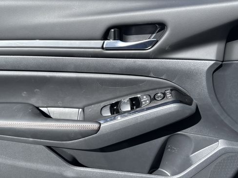 New 2025 Nissan Altima 2.5 SR image 10