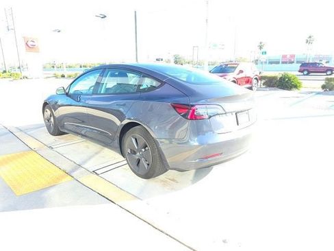 Used 2022 Tesla Model 3 Standard Range image 4