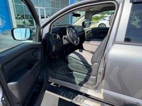 Used 2018 Nissan Titan S AWD/4WD image 3