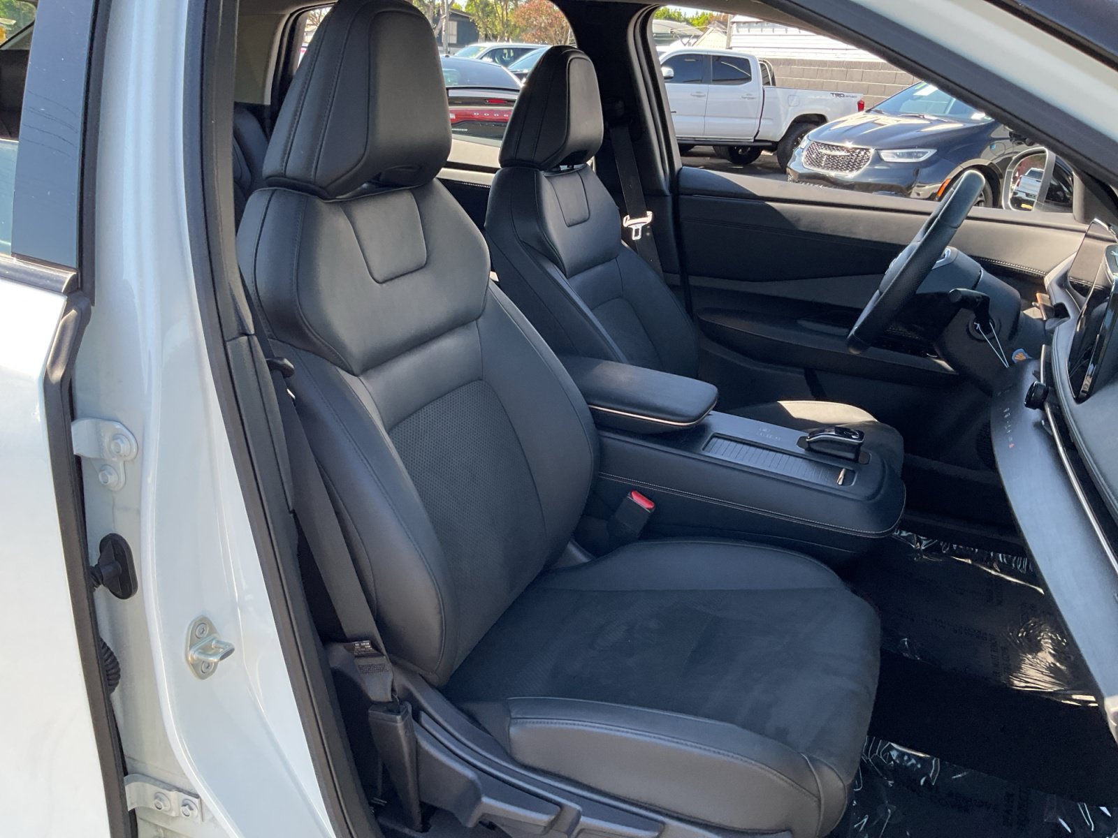 Used 2024 Nissan Ariya FWD image 21