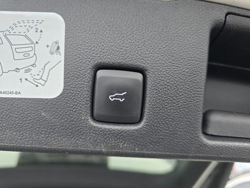 Used 2020 Ford Escape Titanium image 11