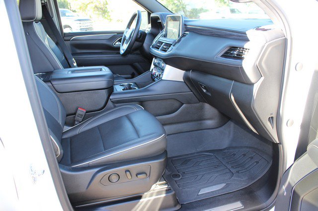 Used 2024 GMC Yukon XL SLT w/ SLT Luxury Package AWD/4WD image 17