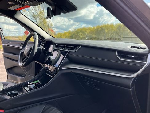 Used 2024 Jeep Grand Cherokee Limited w/ Luxury Tech Group II image 30