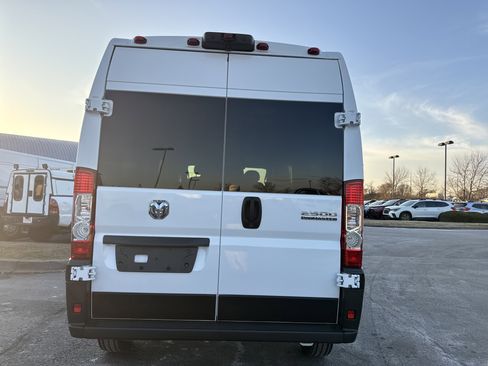 Used 2024 RAM ProMaster 2500 image 4