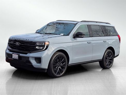 Used 2025 Ford Expedition Platinum w/ Stealth Appearance Package image 8
