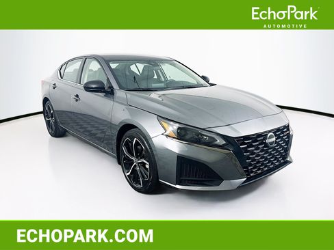 Used 2024 Nissan Altima 2.5 SR FWD image 1