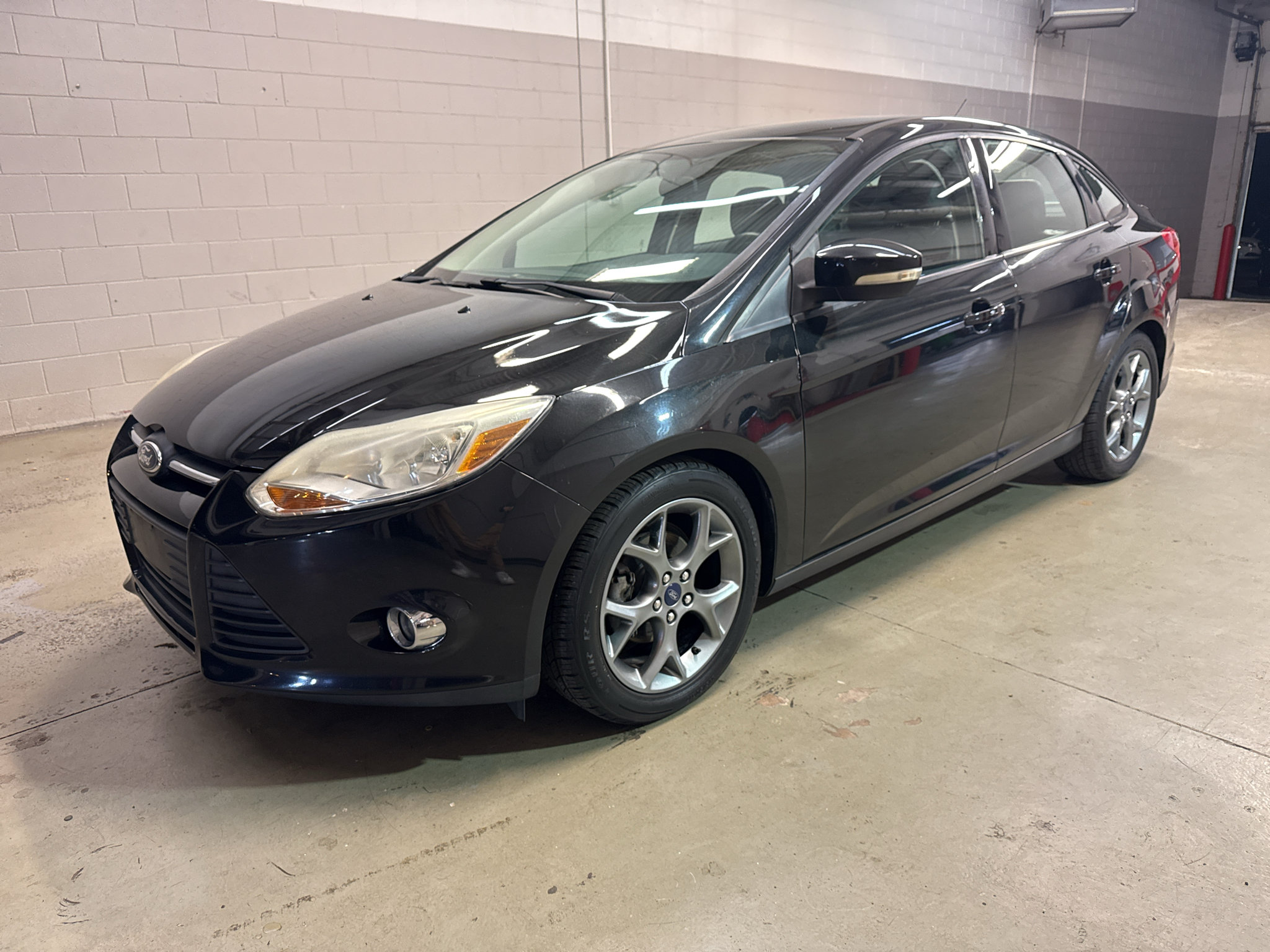 Used 2014 Ford Focus SE w/ Equipment Group 201A FWD image 3