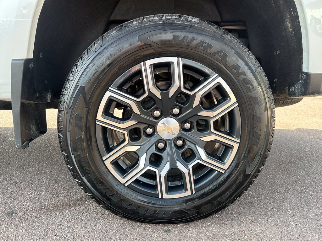 Used 2023 Chevrolet Colorado LT w/ LT Convenience Package III AWD/4WD image 40