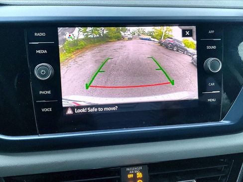 Used 2023 Volkswagen Taos SE w/ Panoramic Sunroof Package AWD/4WD image 19