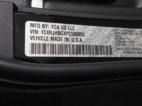 Used 2023 Jeep Grand Cherokee Limited AWD/4WD image 56