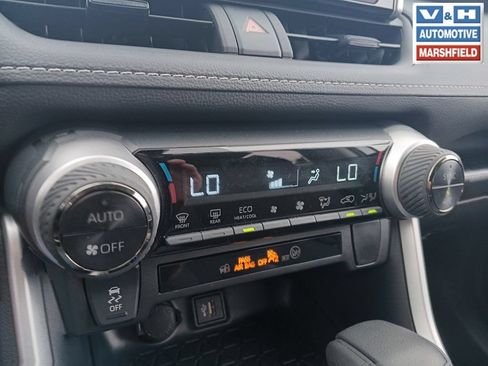Used 2025 Toyota RAV4 LE AWD/4WD image 6