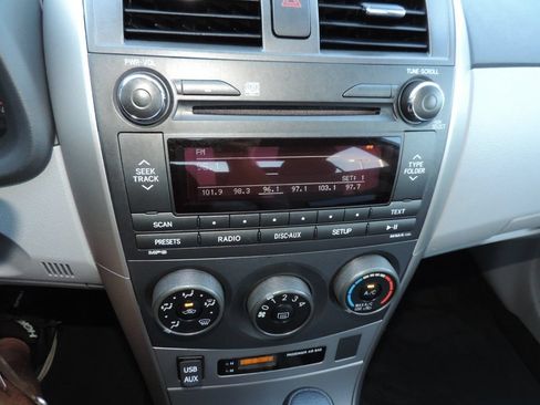 Used 2011 Toyota Corolla LE FWD image 22