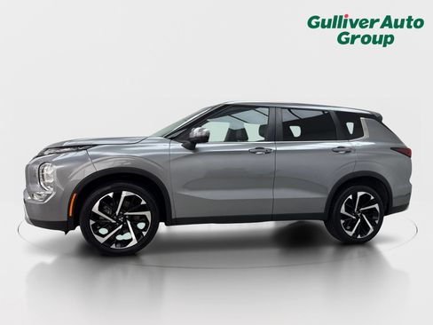 Used 2023 Mitsubishi Outlander SE AWD/4WD image 2