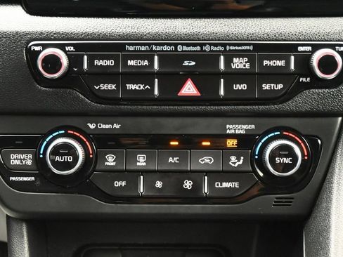 Used 2017 Kia Niro FWD image 18