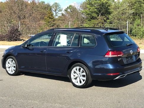 Used 2019 Volkswagen Golf SE image 4