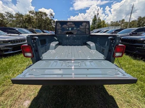 New 2025 Jeep Gladiator Sport image 9