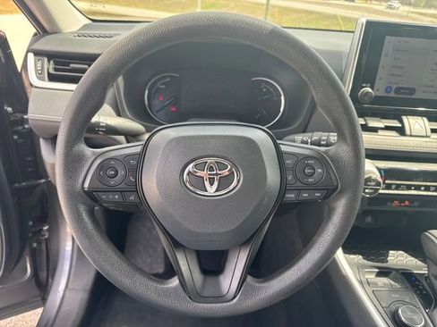 Used 2025 Toyota RAV4 XLE image 19