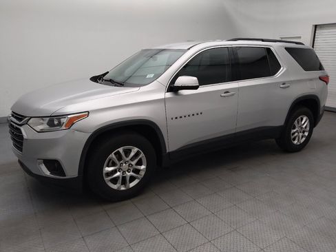 Used 2019 Chevrolet Traverse LT FWD image 2
