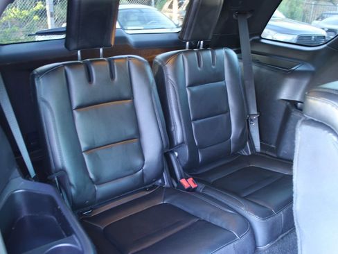 Used 2016 Ford Explorer XLT w/ Equipment Group 202A FWD image 21