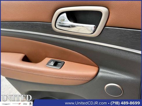 Certified 2017 Jeep Grand Cherokee Summit w/ Platinum Series Group image 21