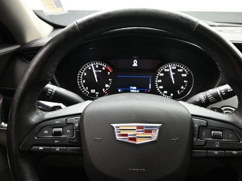 Used 2019 Cadillac XT4 Luxury w/ Cold Weather Package FWD image 12