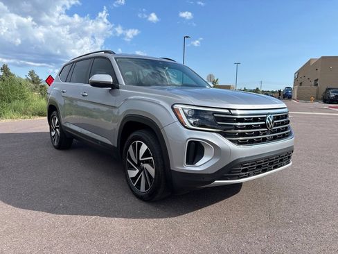 Used 2024 Volkswagen Atlas SE FWD image 2
