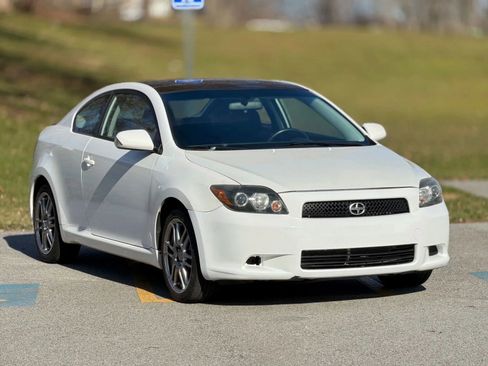 Used 2010 Scion tC FWD image 9