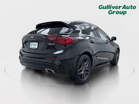 Used 2017 INFINITI QX30 Premium w/ Navigation Package FWD image 8