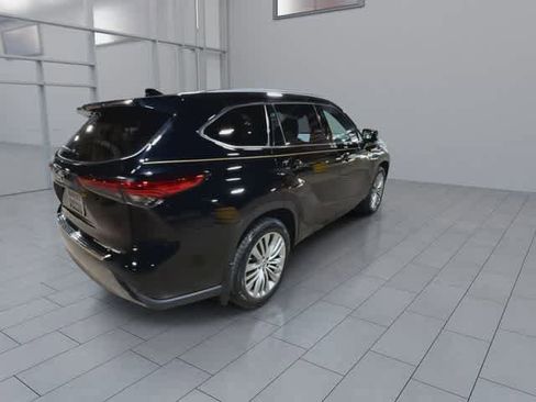 Used 2023 Toyota Highlander Platinum AWD/4WD image 8