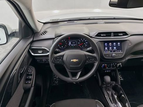 Used 2022 Chevrolet TrailBlazer LT w/ LPO, Blackout Package FWD image 21