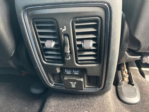 Used 2022 Jeep Grand Cherokee Limited image 21