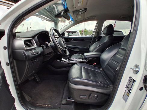 Used 2019 Kia Sorento EX FWD image 11