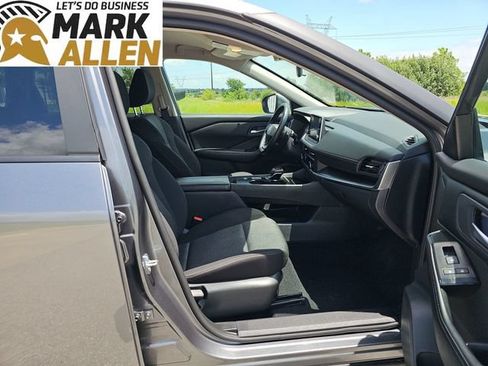 Used 2025 Nissan Rogue SV FWD image 27