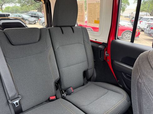 Used 2025 Jeep Wrangler Unlimited Sahara AWD/4WD image 37
