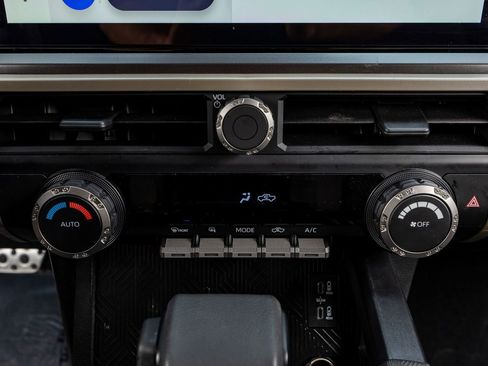 Used 2025 Toyota Tacoma TRD Sport image 26