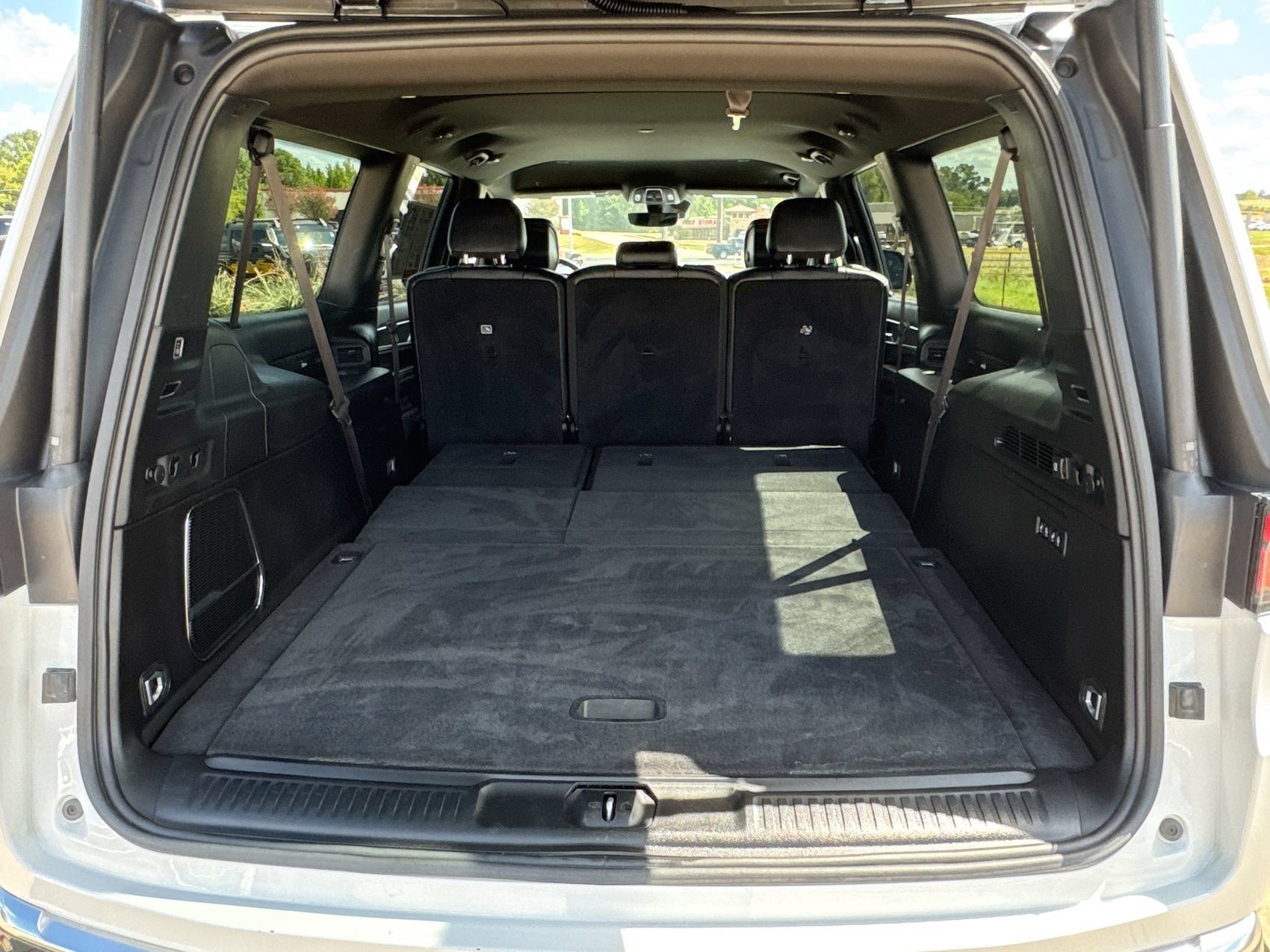 Used 2024 Jeep Wagoneer L Series II RWD image 24