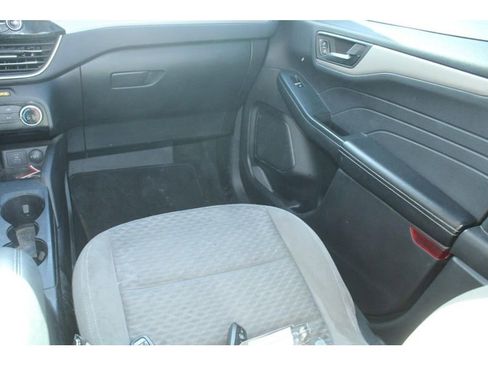 Used 2022 Ford Escape SE w/ SE Sport Appearance Package image 16