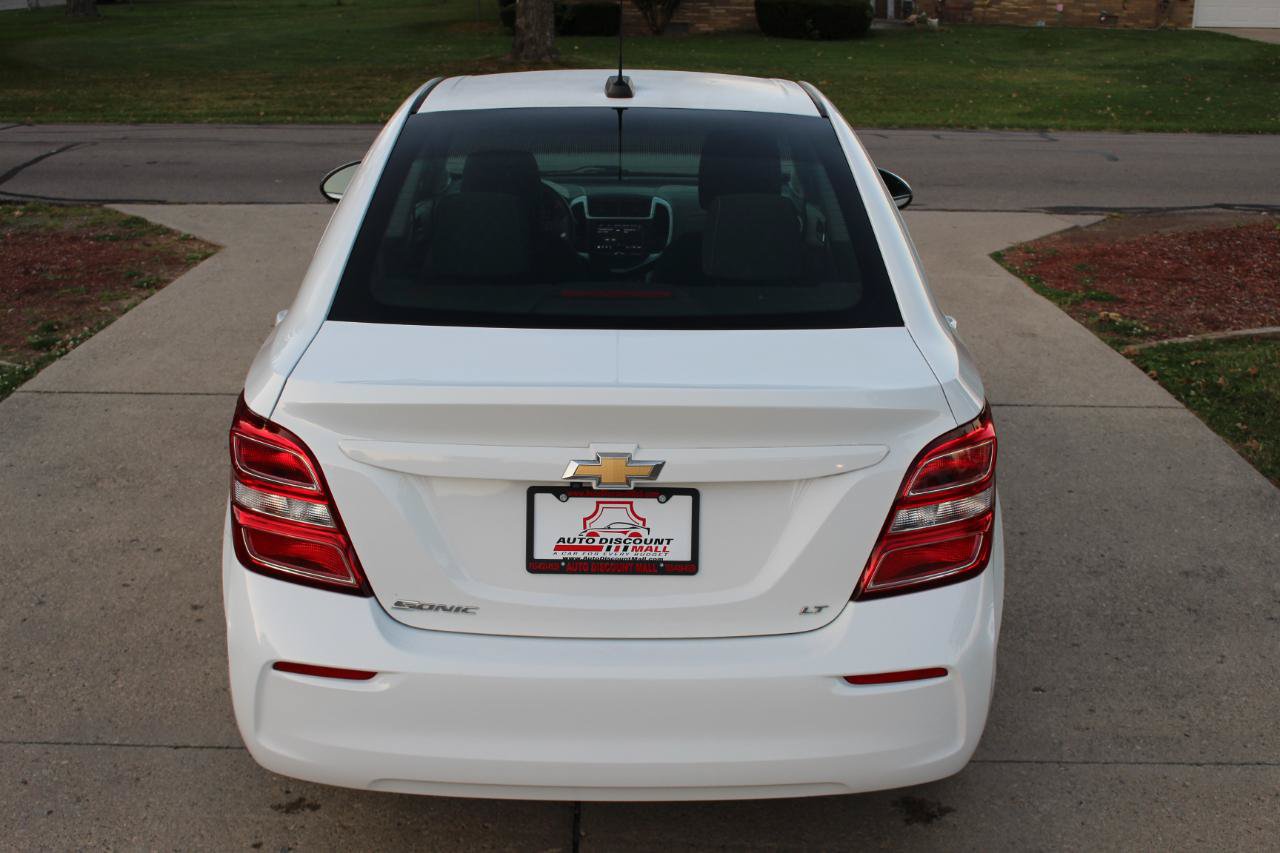Used 2018 Chevrolet Sonic LT FWD image 9