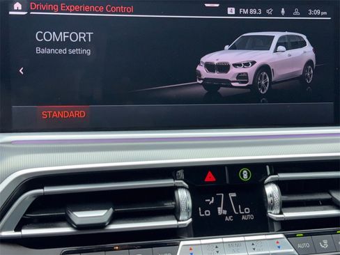 Used 2022 BMW X5 xDrive40i w/ Parking Assistance Package image 26