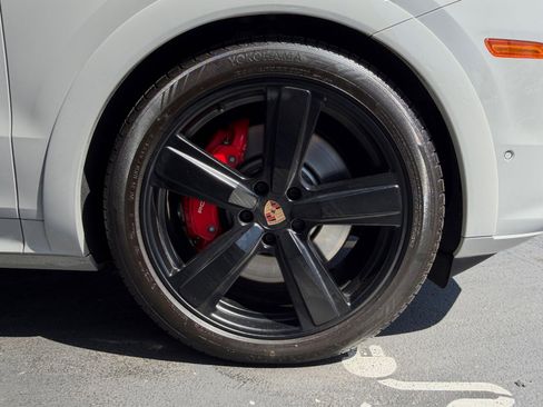 Certified 2026 Porsche Cayenne S AWD/4WD image 8
