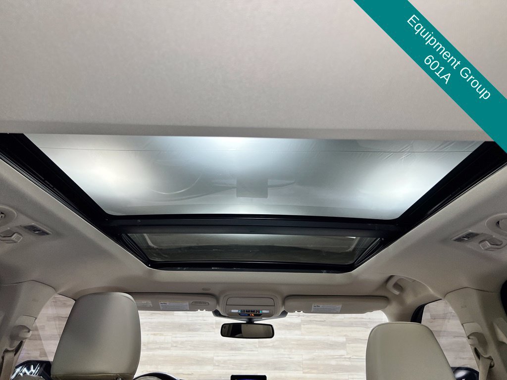 Used 2023 Ford Explorer Platinum w/ Technology Package AWD/4WD image 4