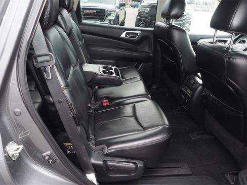 Used 2020 Nissan Pathfinder SL w/ Cargo Package image 18