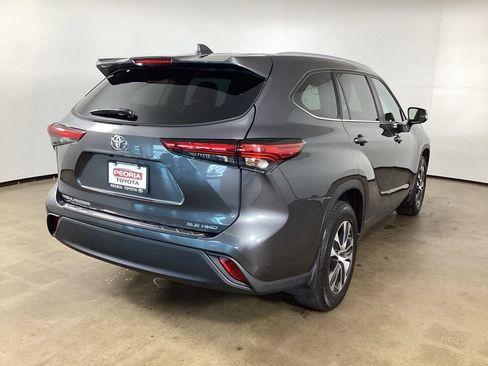 Used 2023 Toyota Highlander XLE AWD/4WD image 5