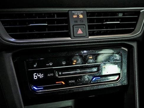 Used 2025 Volkswagen Taos SE image 22