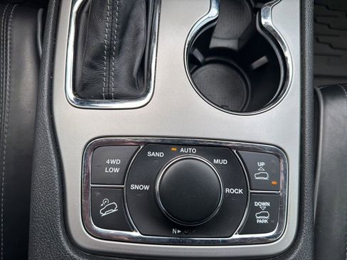 Used 2020 Jeep Grand Cherokee Overland AWD/4WD image 45