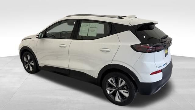 Used 2023 Chevrolet Bolt EUV LT w/ Convenience Package FWD image 2