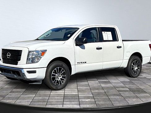 Used 2023 Nissan Titan SV RWD image 1