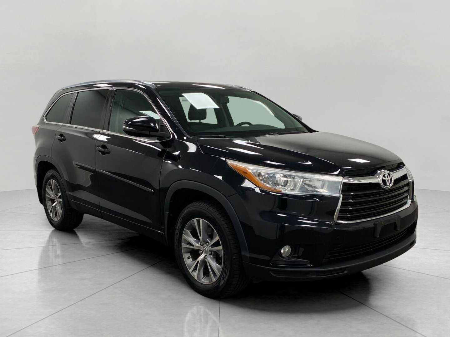 Used 2015 Toyota Highlander XLE AWD/4WD image 1