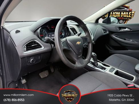 Used 2018 Chevrolet Cruze LS FWD image 17